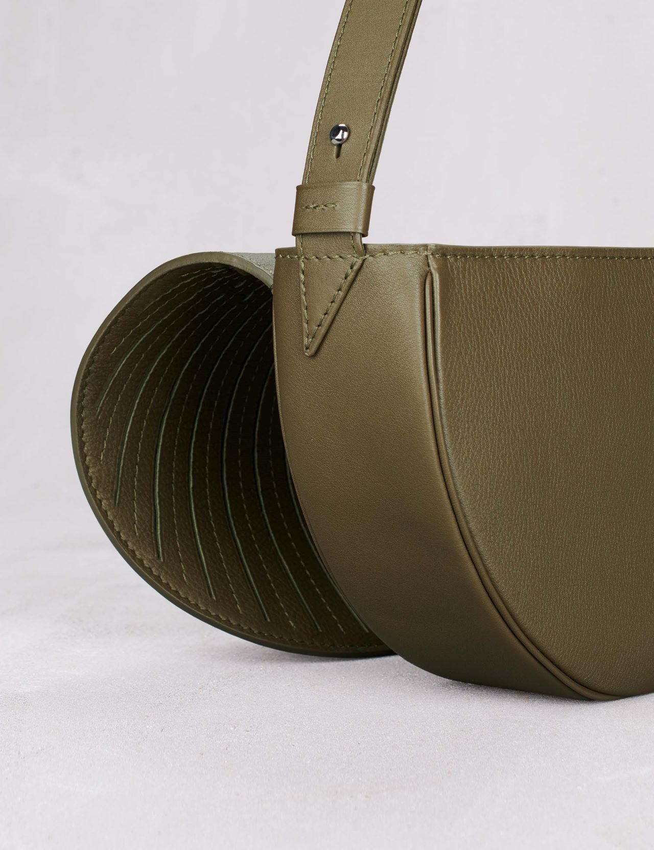 アストラール クロスボディ フレンチプリセ オリーブ