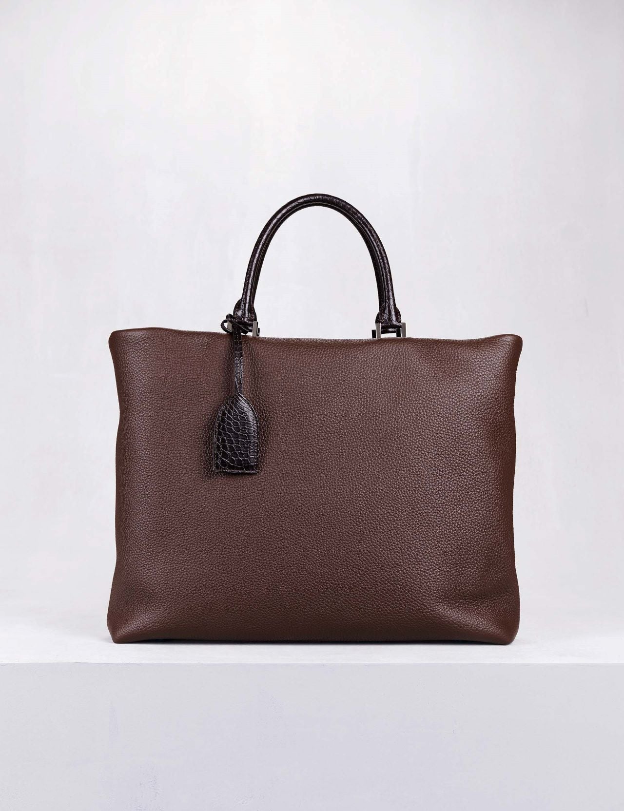 ライト　CAMILLE FOURNET PARISレザー トートバッグ 銀座三越店 - ピックアップ｜Camille Fournet カミーユ・フォルネ ジャポン