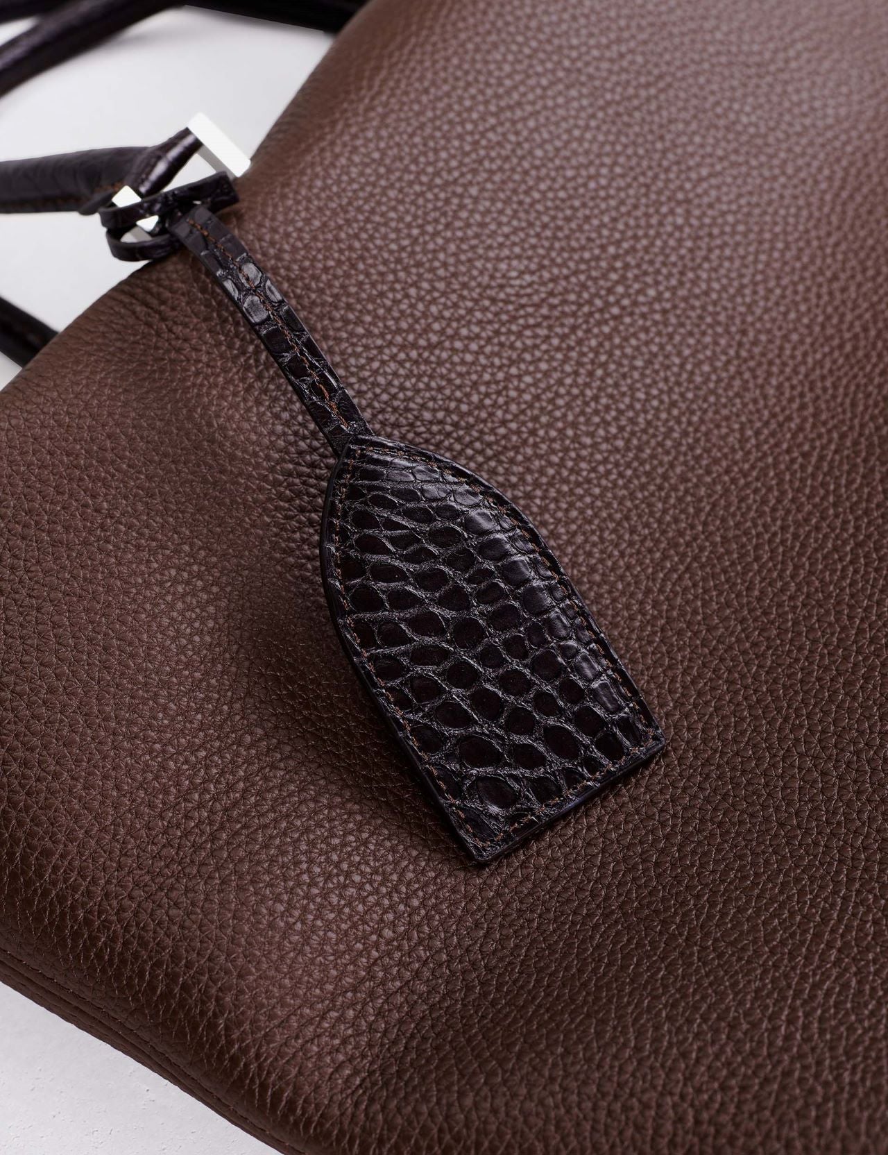 ネレ トート ヴェルソ ダークブラウン