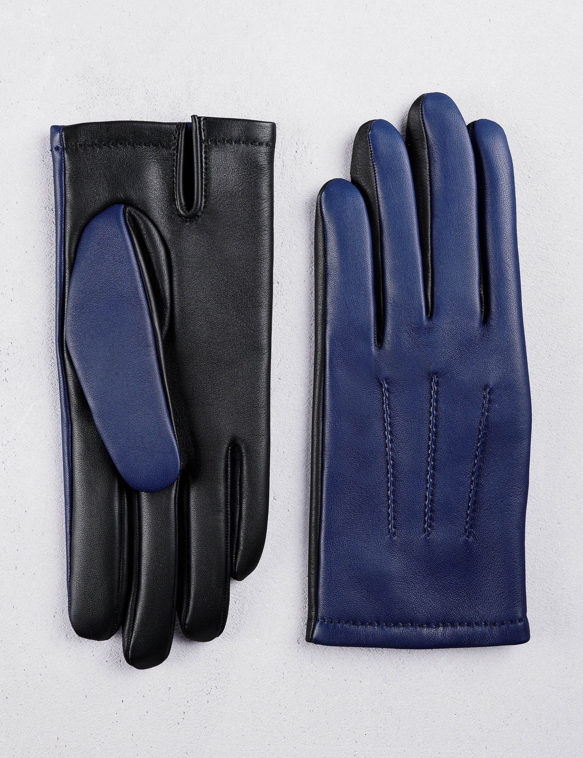 装いに洗練を添えるレザーアイテム：アクセサリー – Camille Fournet