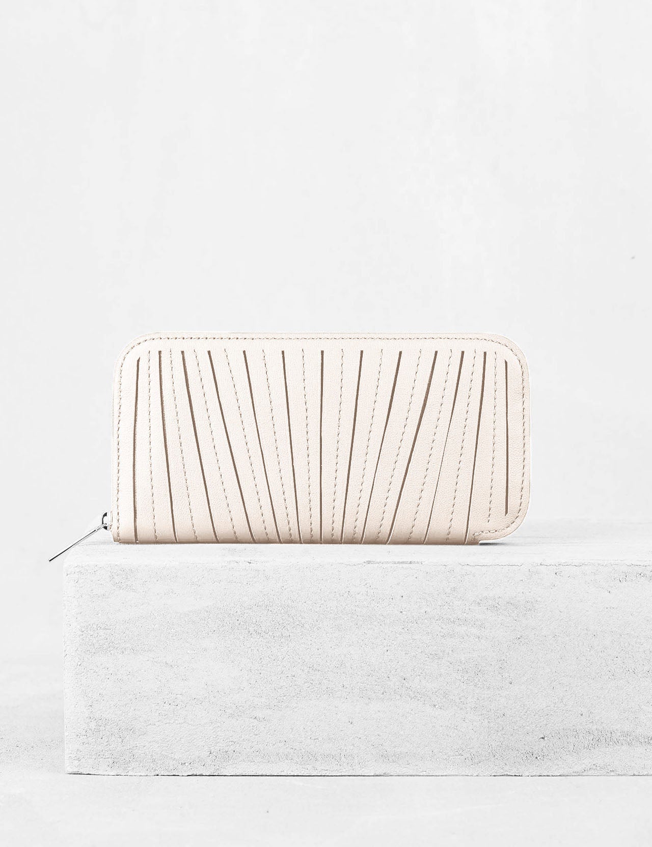 31.01 フレンチプリセ ラウンドジップウォレット クリーム