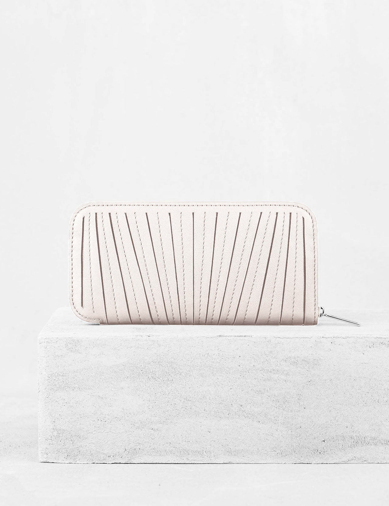 31.01 フレンチプリセ ラウンドジップウォレット クリーム