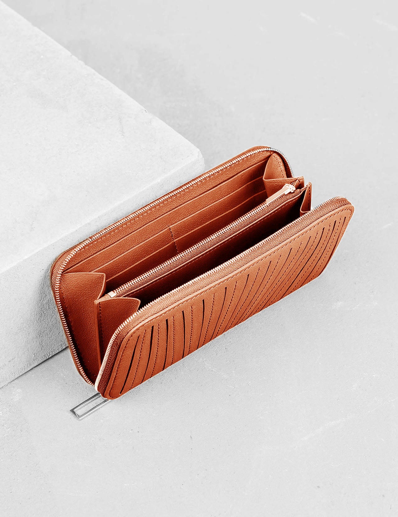 31.01 フレンチプリセ ラウンドジップウォレット タバコ