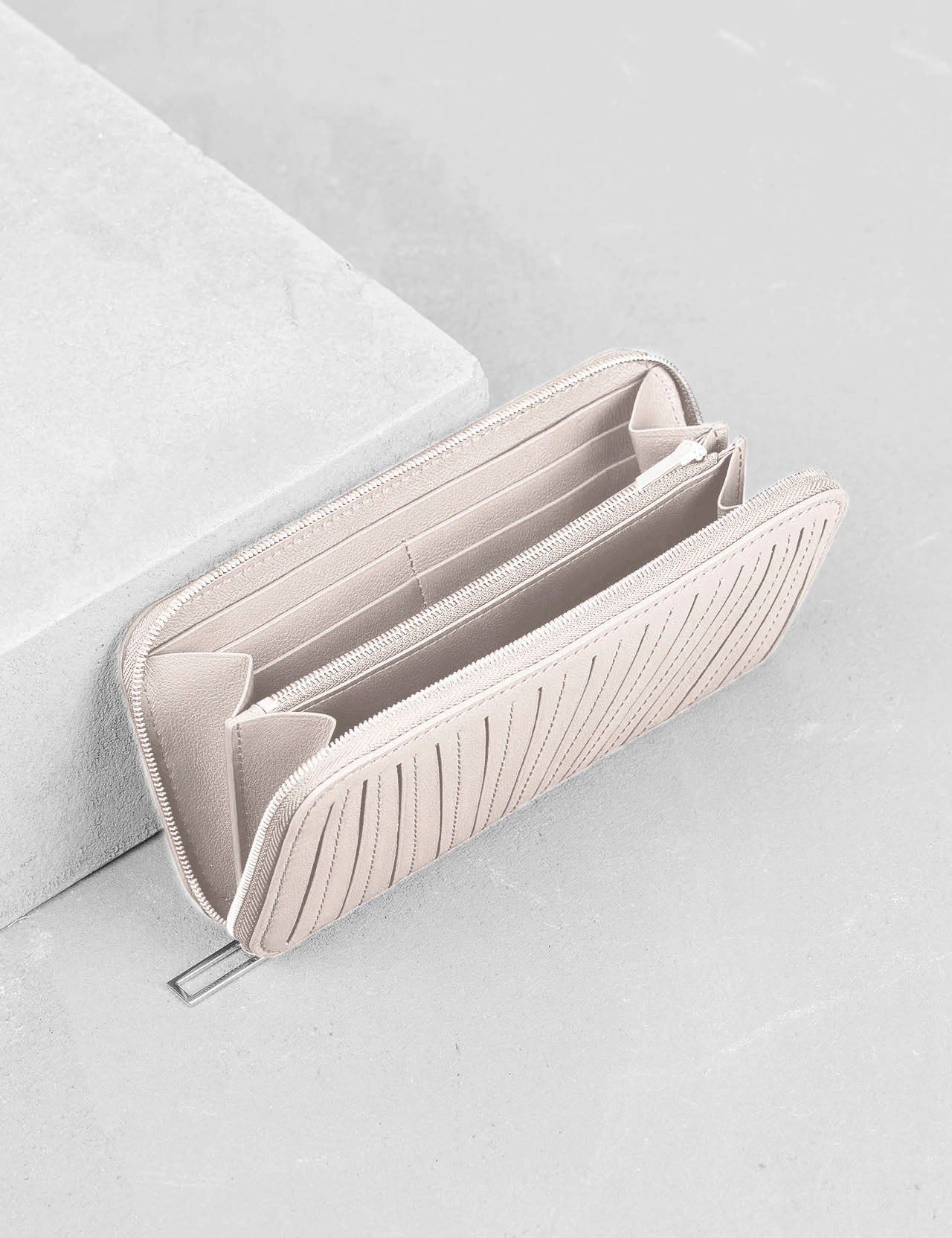 31.01 フレンチプリセ ラウンドジップウォレット クリーム