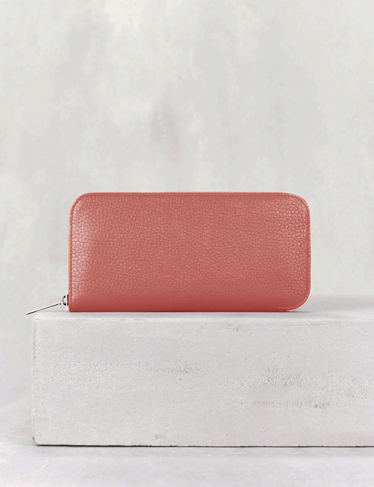 31.01 ラウンドジップウォレット ナツメグ