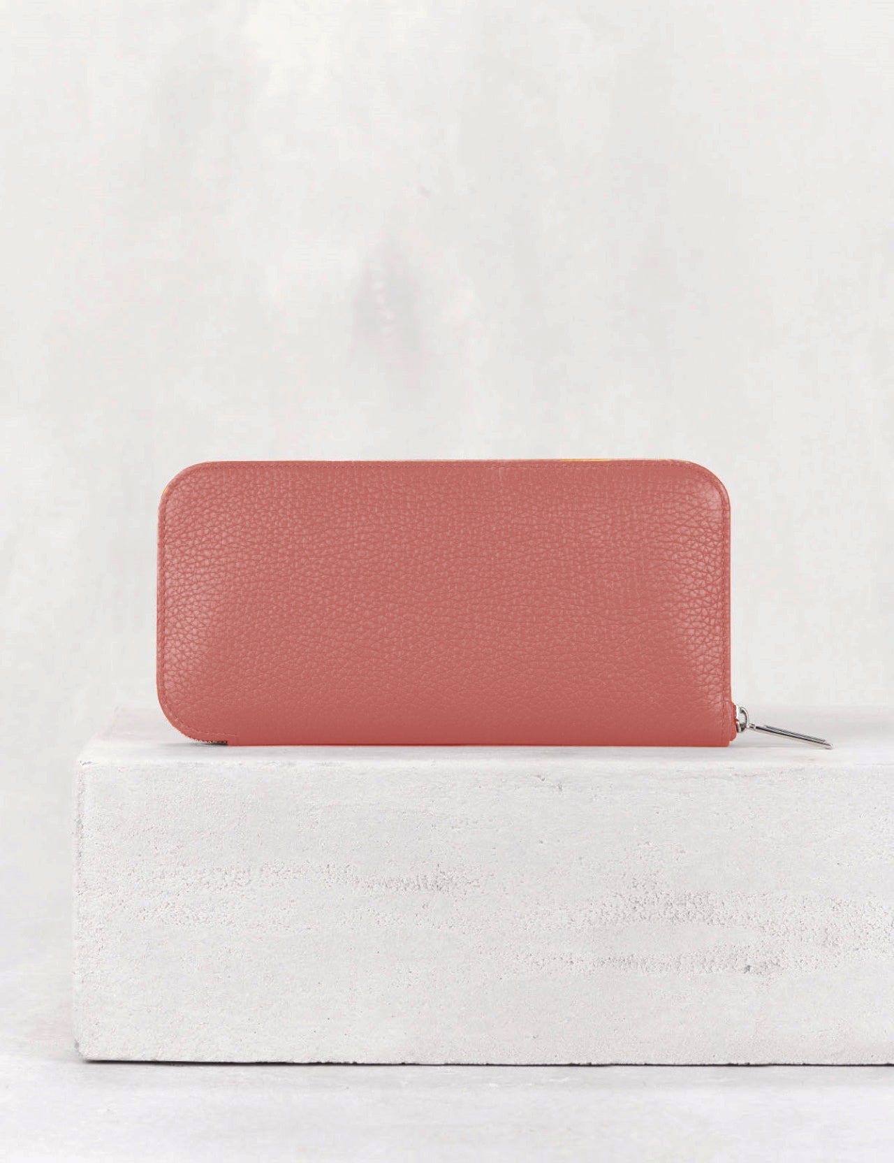 31.01 ラウンドジップウォレット ナツメグ