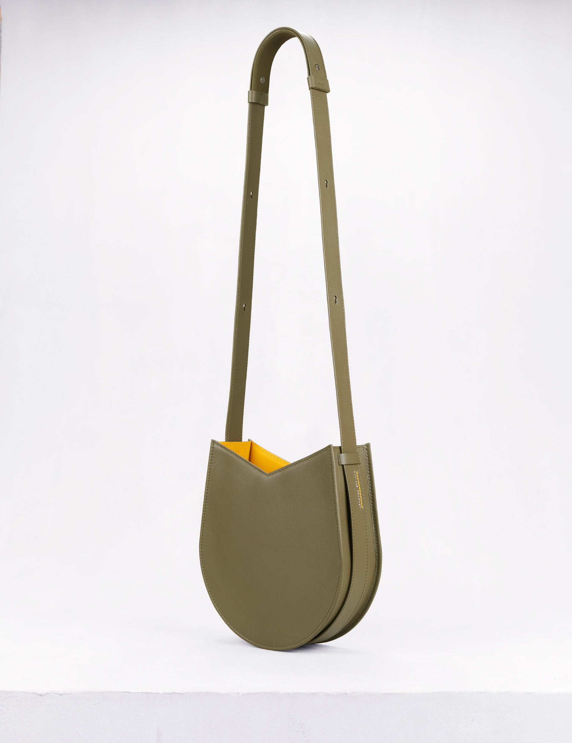 バランシエ ホーボー ユニ オリーブ