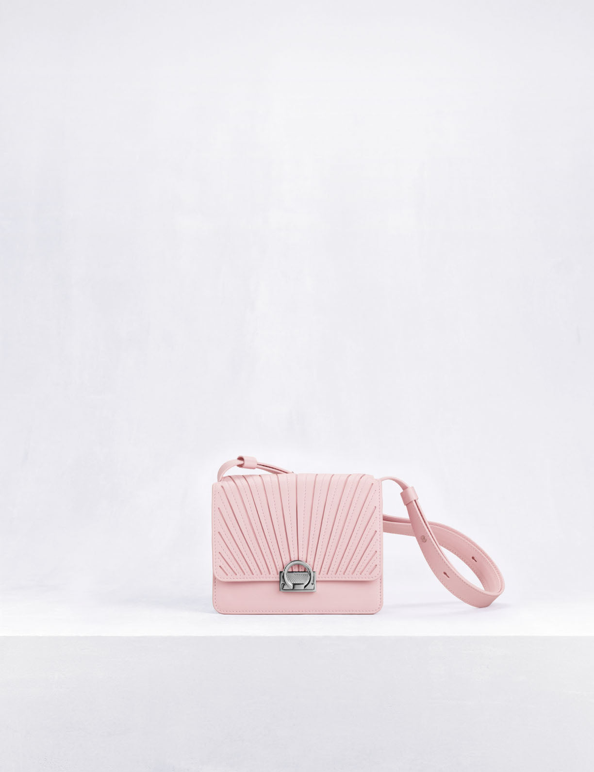 シグネチャー バッグ ミニ フレンチプリセ ピンク