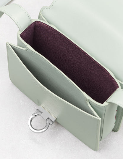 シグネチャー バッグ ミニ フレンチプリセ セージグリーン